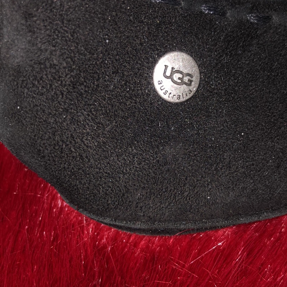UGG - Picture 2 of 3